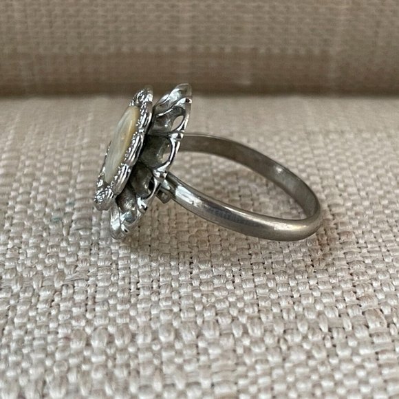 Women Ring Fashion Jewelry Silver Tone MOP Crystals Accent Ring Size 6-7 - Picture 5 of 10